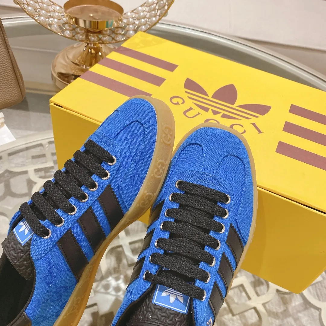 👟👟Ex-factory price 520👟👟Gucci&adidas joint limited edition couple's sneakers. A super nice joint casual sneaker with rich and bold colors! It showed everyone a completely different charm from the past! Combining retro style and youthful sports style to create a new aesthetic! Vitality yet stylish at the same time! ! Upper - made of cowhide, cowhide, cloth. Lining - sheepskin lining for foot pads. Sole - original open-molded beef tendon non-slip and wear-resistant outsole. Size: 35-47 (couple style)